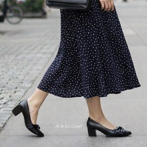 Easy Street Millie Black Pumps Size 8 Medium Low Block Heel with Patent Toe NWB